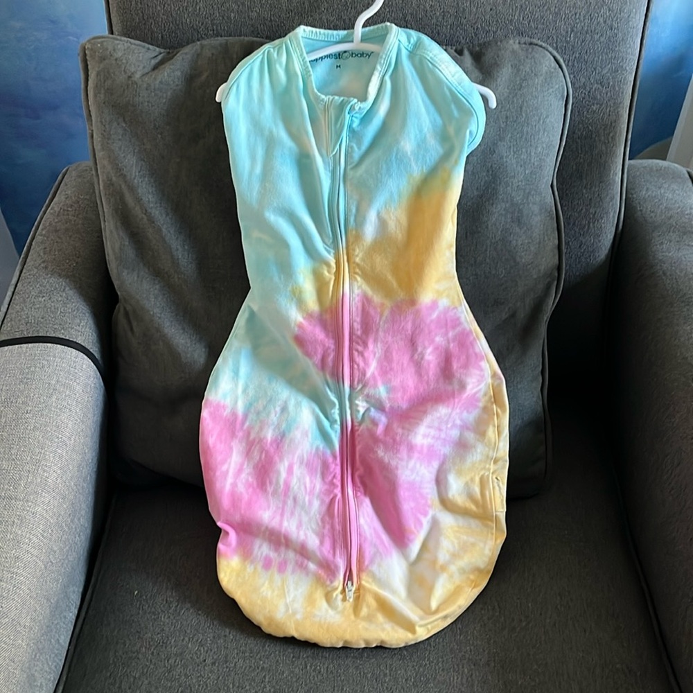 Happiest Baby Velcro Swaddle - tie dye M - EUC